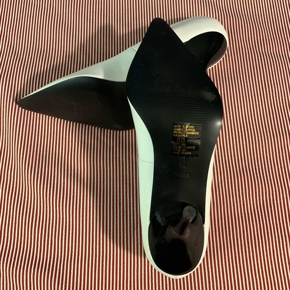 Bakers brand, white, pointy toed heels. Worn once. - Picture 4 of 4